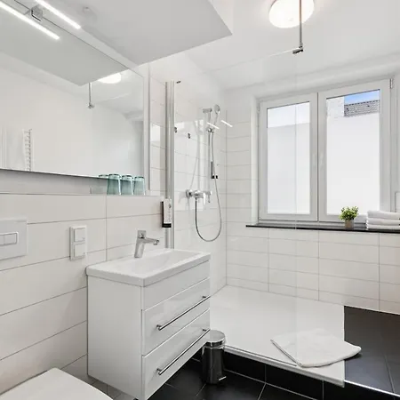 Messe 3 Schlafzimmer Parkplatz Apartment *